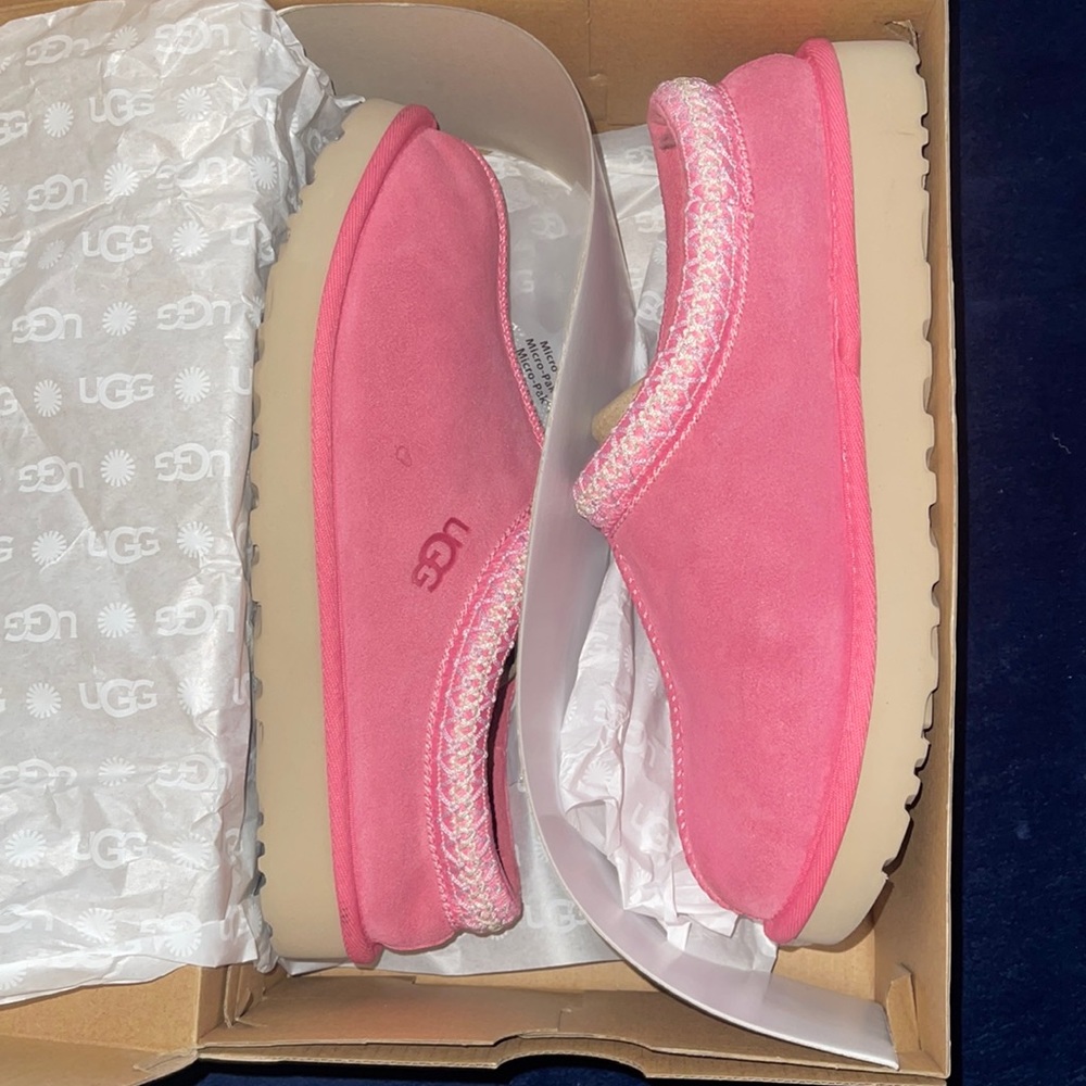 Used women’s pink UGG slippers